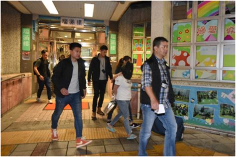 港媒：香港一家三口涉嫌制造烟雾弹，被警方带走调查