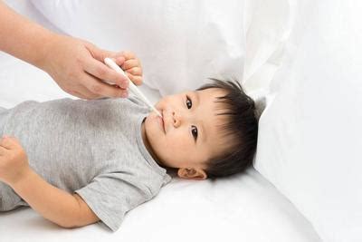 婴儿发烧多少度吃退烧药（宝宝发烧超过38度能不能吃退烧药）-幼儿百科-魔术铺