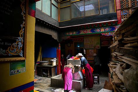 拉萨茶馆书：布达拉宫山洞里的茶馆和尼姑寺里的茶馆_西藏甜茶-茶语网,当代茶文化推广者