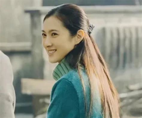 靳东跟这位女演员合照这么亲密，胡歌看了什么感受？