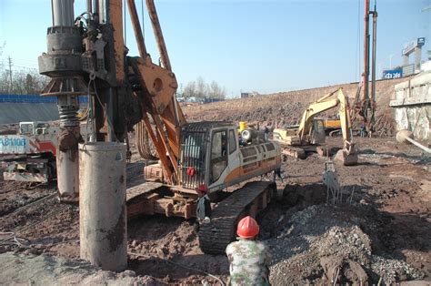 旋挖钻机处在流砂层时正确的施工方法_铁甲工程机械网