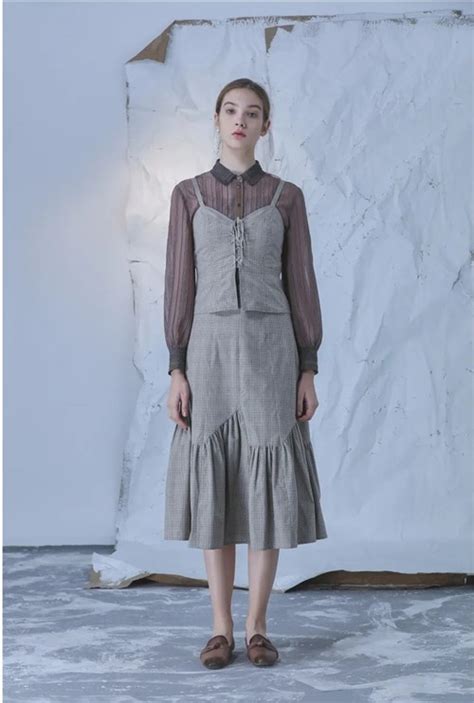 时尚性感展现完美身材的晚礼服图片_中国制服设计网