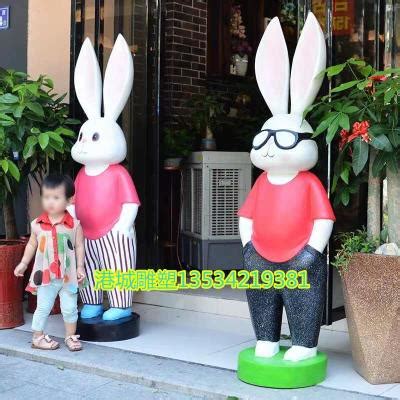 厂家定制新年美陈玻璃钢兔子公仔雕塑兔年ip吉祥物摆件_美陈艺术雕塑-站酷ZCOOL