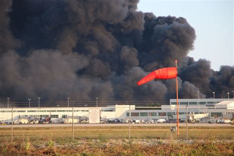 克里米亚一军用机场发生爆炸已致1死9伤：弹药爆炸,非袭击__财经头条