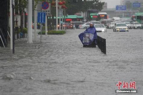 钱塘江爆发特大洪水冲垮历史古桥