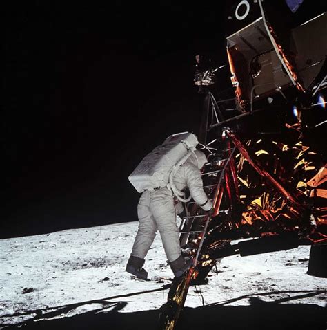 50年前宇航员登月步步惊心：阿波罗计划用到哪些神奇装备？_科学湃_澎湃新闻-The Paper
