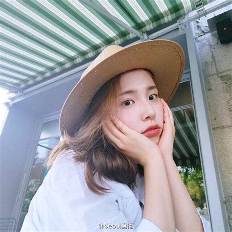 自拍图身材甜美女生头像
