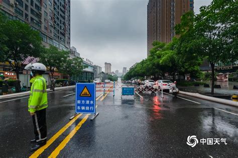 强降雨致湖北武汉城区出现内涝 水务部门紧急排水-天气图集-中国天气网