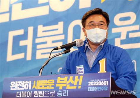 尹锡悦被在野党人士批评“上班迟到、下班着急”，韩总统办公室迅速反驳_凤凰网