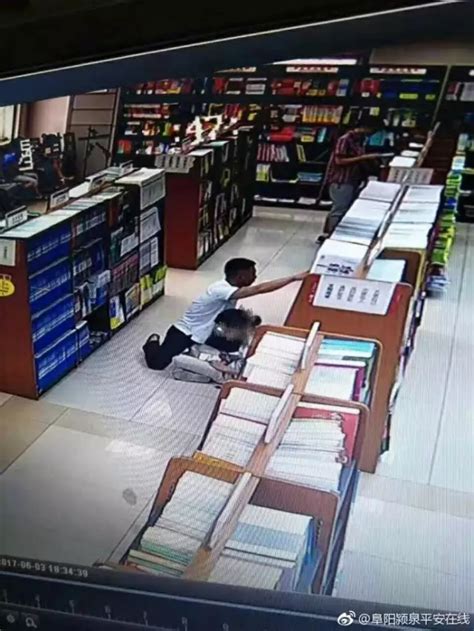 男子在书店给少女看淫秽视频 警方马赛克亮了