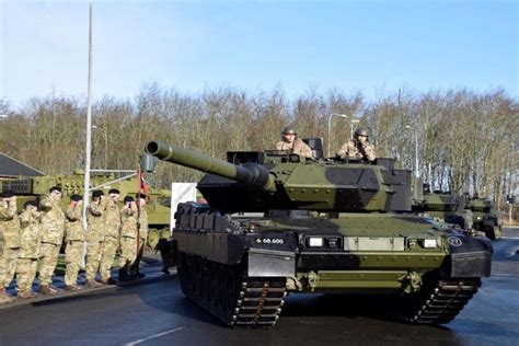 喜提全球最强坦克：丹麦陆军隆重接收豹2A7坦克_凤凰网