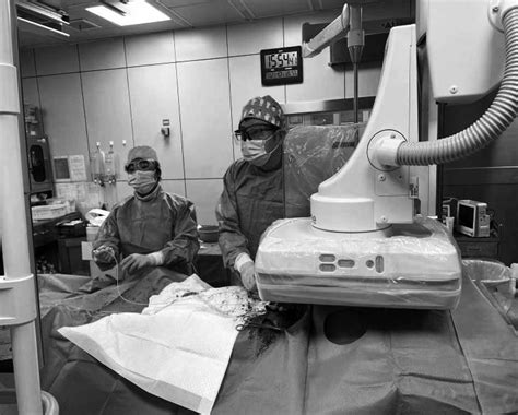 崇州市人民医院独立实施腹主动脉覆膜支架腔内隔绝术 — 家庭与生活报