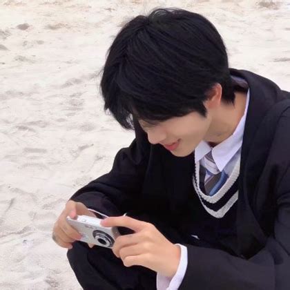 低头侧脸非主流头像