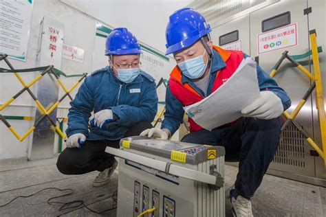 国网枣庄供电党员服务队进行开关柜试验调试工作--中国能源新闻网