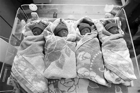 全球仅72例！同卵四胞胎一出生就轰动全美，如今长大了竟然..._珍妮_孩子_宝宝