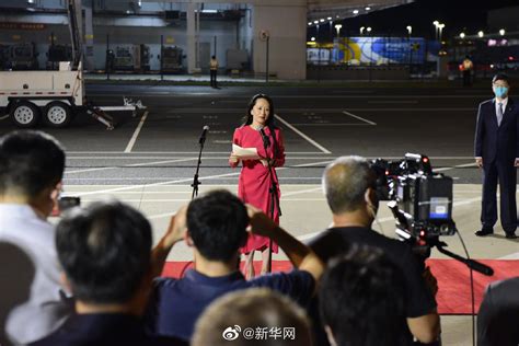 孟晚舟抵达深圳机场高清大图来了！_手机新浪网