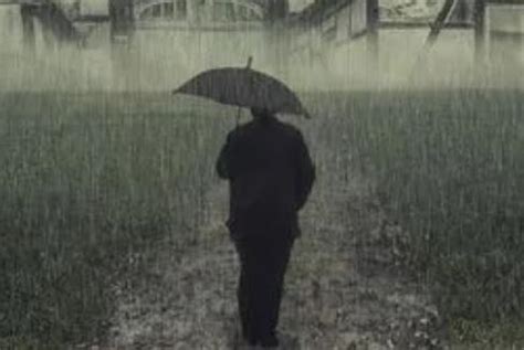 一个人在淋雨的图片，唯美一点的。没带伞的。_百度知道