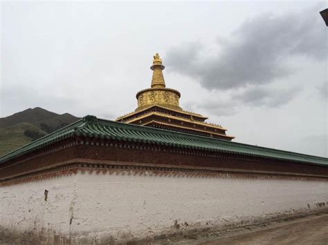 甘南合作最著名的地标建筑，人称“九层佛阁”，也是游客必去景点__财经头条