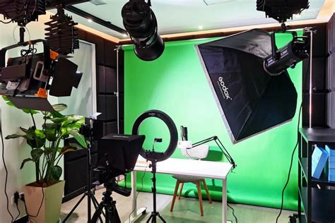 演播室装修 校园电视台灯光布置 直播间搭建融媒体设备虚拟蓝绿箱 - 阿德采购网