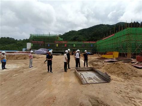 江城区住建局工作人员到江城区固废园项目施工现场开展督导工作