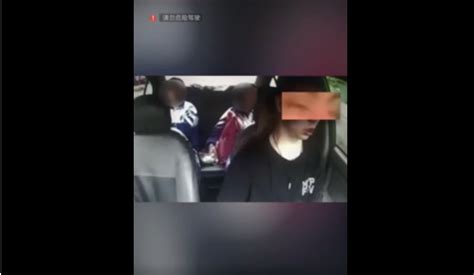 出租车司机闭眼开车出车祸 后排学生瞬间被甩飞_凤凰网