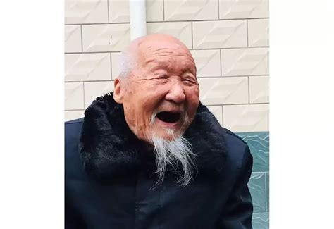 117岁！中国最长寿的男人是位农村老人，没城市那么多保健补品！-大河新闻