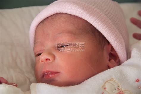新生儿女婴在生命的最初几高清图片下载-正版图片504660122-摄图网