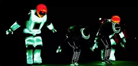卓君最新街舞机械舞《机器人的友谊》燃爆全场！