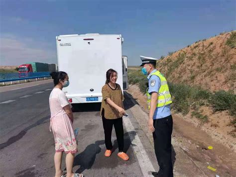 暖心！陕西宁夏高速交警接力护送遗落在服务区的女子