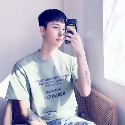 非主流鹰勾鼻帅哥头像