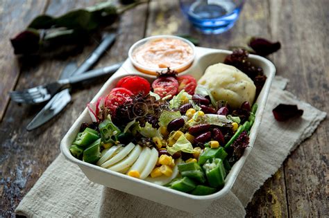 健康瘦身的蔬菜素食沙拉高清图片下载-正版图片500543685-摄图网