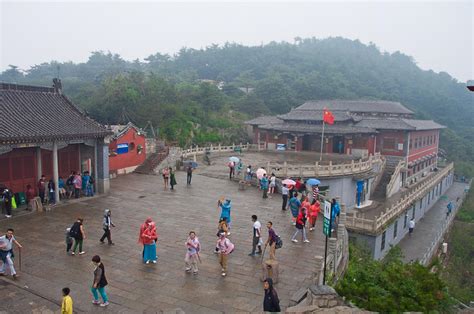 “泰山”元素再次入选语文教材！《雨中登泰山》让北京的孩子跨越时空感受泰山！还有几篇课文你知道吗？