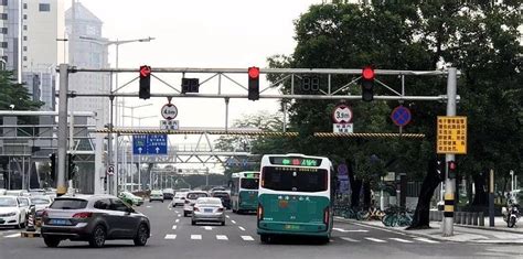 预知前方路口红绿灯情况，南通率先推出“车内信号灯”APP_今日镇江
