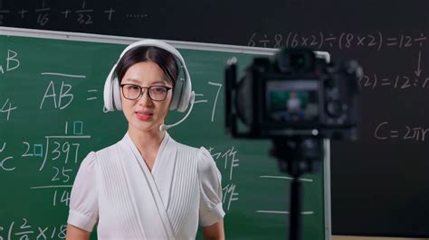 青年老师在线直播授课—高清视频下载、购买_视觉中国视频素材中心