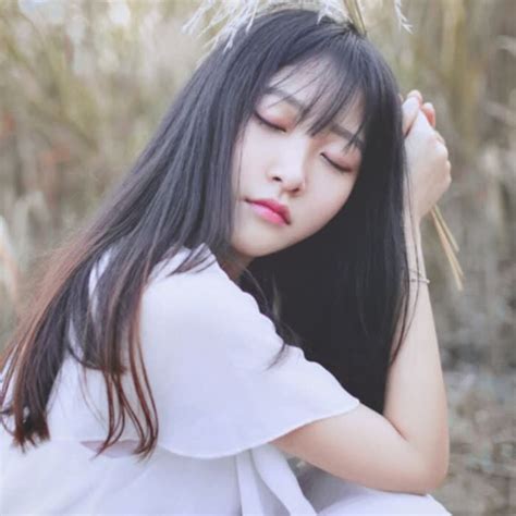 女生头像闭眼温柔