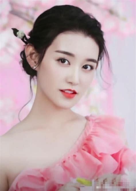 依依甜美女生头像图片