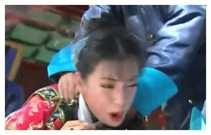 六位女星古装剧中挨板子，贾静雯王祖贤上榜，她被打实在痛快