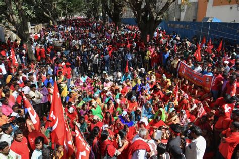 印度全国大罢工抗议莫迪政府政策 据称2.5亿人参与-搜狐大视野-搜狐新闻