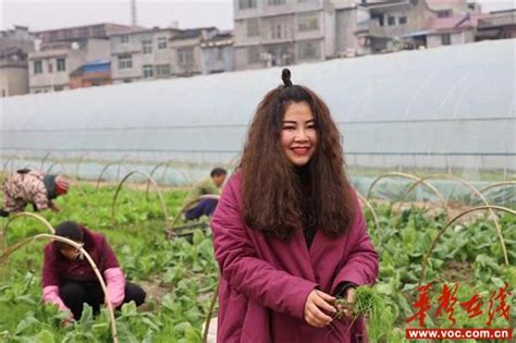全球连线｜大学生喜当“新农人”为中国县域经济添活力_凤凰网视频_凤凰网