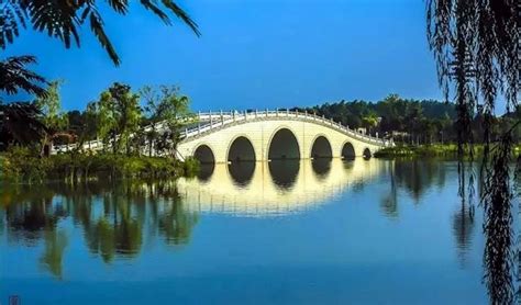 黄州区遗爱湖·幽兰芳径景区湖心桥——【老百晓集桥】