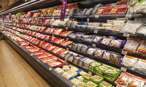 在超市销售冷冻便利食品高清图片下载-正版图片502892098-摄图网