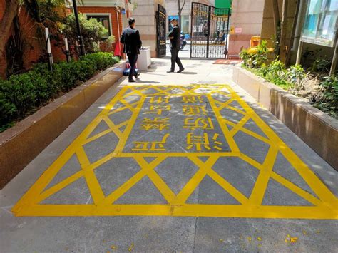 生活小区道路划线要满足哪些要求-上海梦昊交通设施工程有限公司