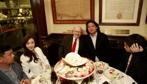 当年和巴菲特“约饭”的3位华人后来都怎么样了？__财经头条