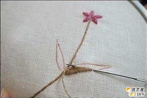 如何简单的刺绣出一朵花朵 一朵漂亮唯美的五角星花朵的手工刺绣图解教程[ 图片/8P ] - 优艺星手工diy