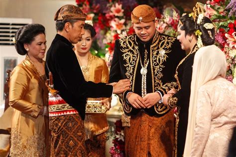 印尼总统嫁女儿 婚礼宾客人数超标20倍引争议_手机新浪网