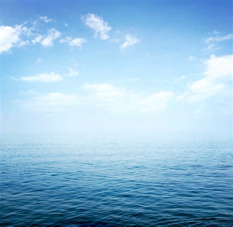 天蓝色海面图片-蓝色的大海与天空素材-高清图片-摄影照片-寻图免费打包下载