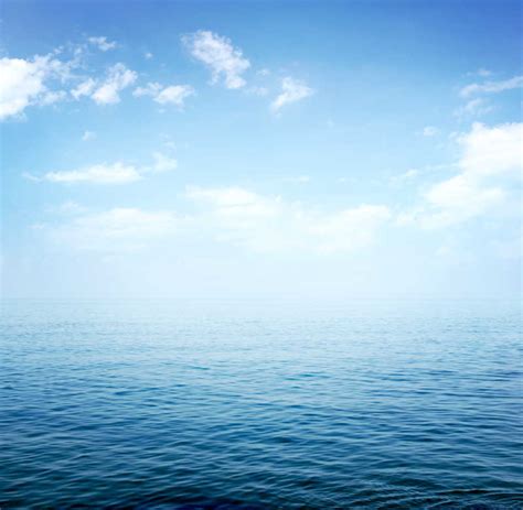 深蓝色海背景图片