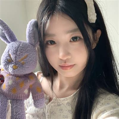 温柔脆弱女生头像