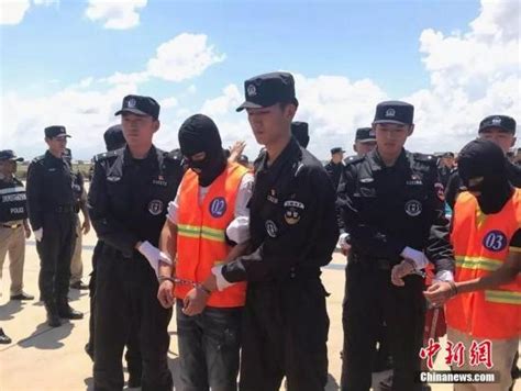 一网红在柬埔寨抛尸，尸体被扔水沟多天，警方拘捕一对中国籍夫妇