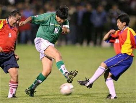 360体育-组图-美洲杯小组赛玻利维亚1-4阿根廷 梅西2进球1助攻